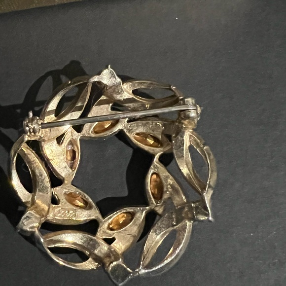 Collectible Cora Brooch - Picture 3 of 4